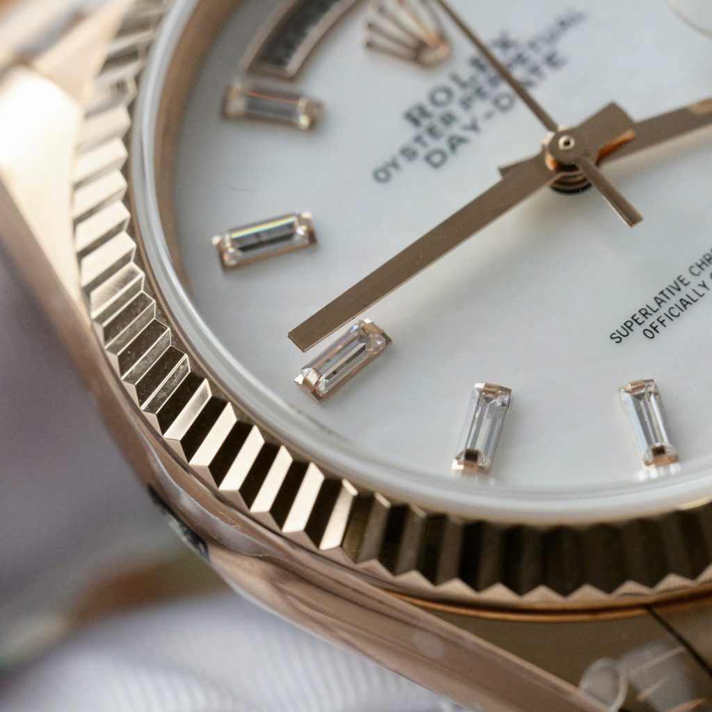 Đồng Hồ Rolex Day-Date 128238 Replica Mặt MOP Trọng Lượng 158gr Nhà Máy QF 36mm