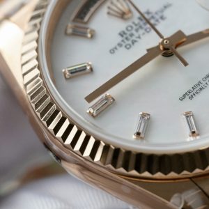 Đồng Hồ Rolex Day-Date 128238 Replica Mặt MOP Trọng Lượng 158gr Nhà Máy QF 36mm