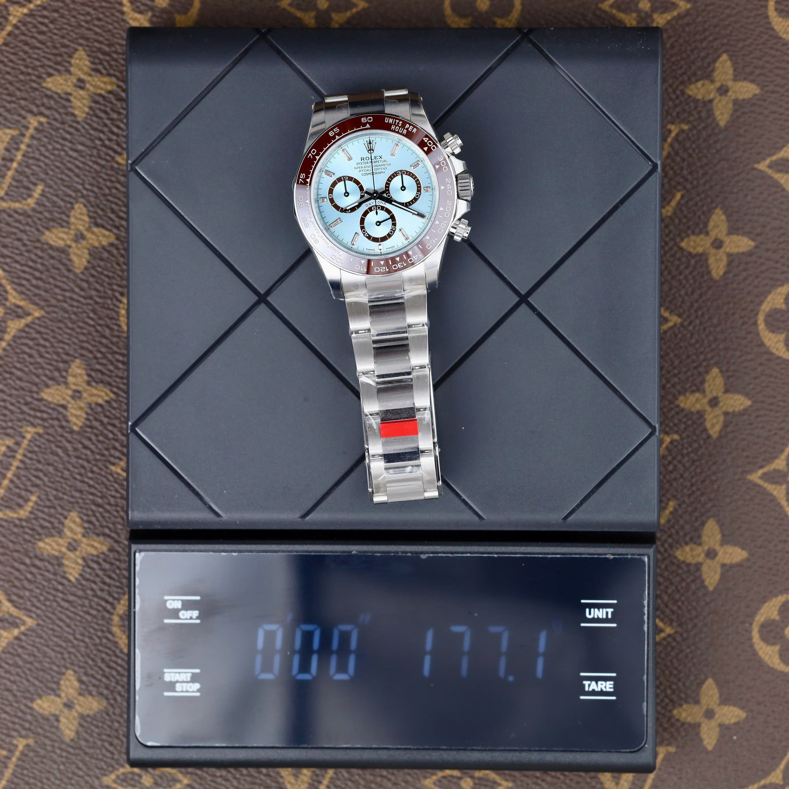 Đồng Hồ Rolex Daytona Cosmograph 126506 Replica 11 Mặt Xanh Băng Nhà Máy VS 40mm (1) Đồng Hồ Rolex Daytona Cosmograph 126506 Replica 11 Mặt Xanh Băng Nhà Máy VS 40mm