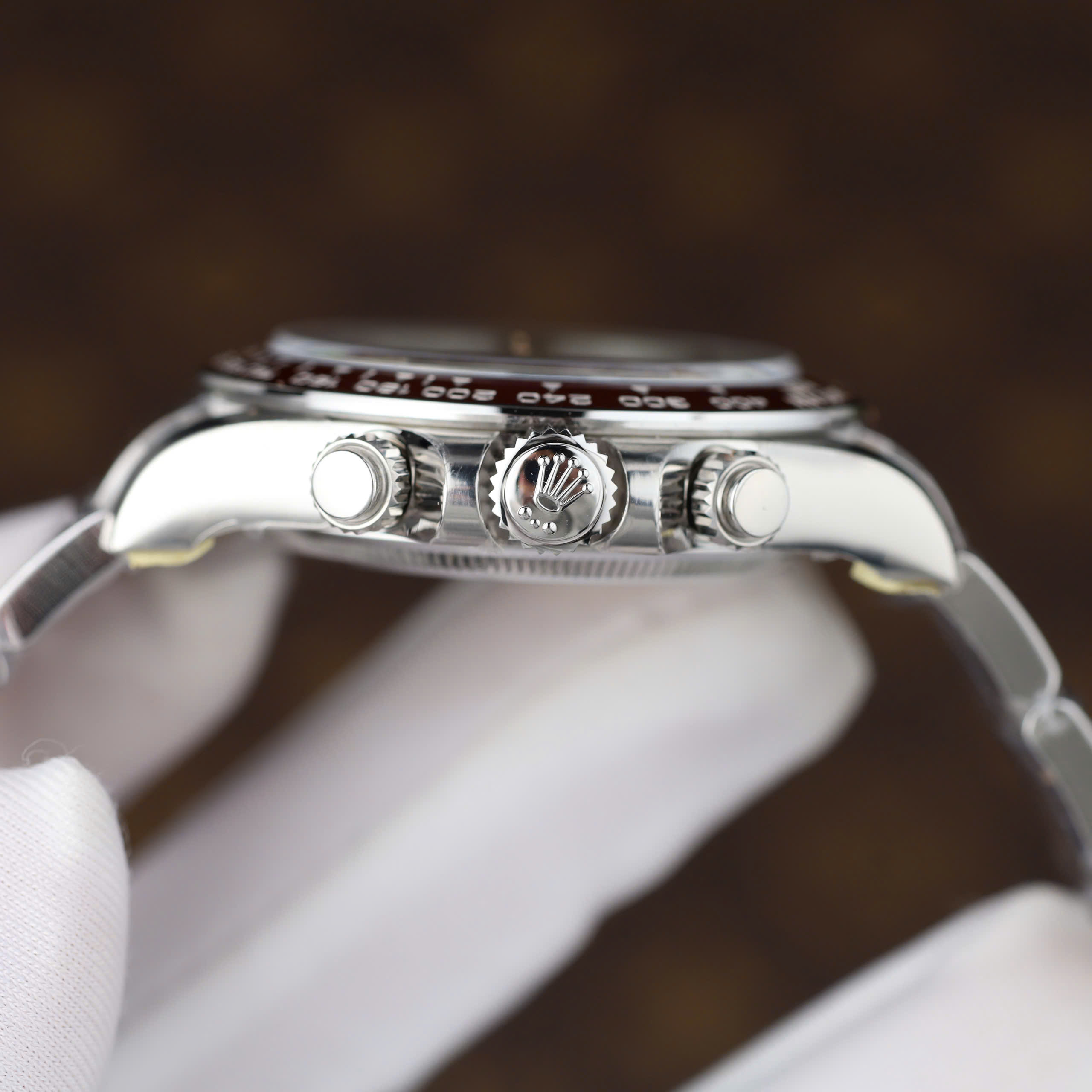 Đồng Hồ Rolex Daytona Cosmograph 126506 Replica 11 Mặt Xanh Băng Nhà Máy VS 40mm (10) Đồng Hồ Rolex Daytona Cosmograph 126506 Replica 11 Mặt Xanh Băng Nhà Máy VS 40mm