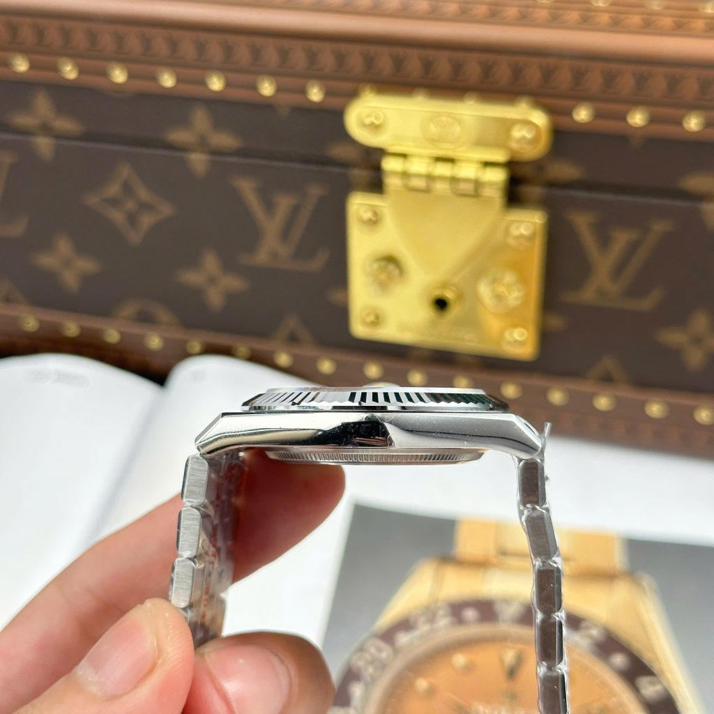 Đồng Hồ Rolex Land-Dweller 127334 Rep11 Mặt Trắng Hoạ Tiết Tổ Ong 40mm