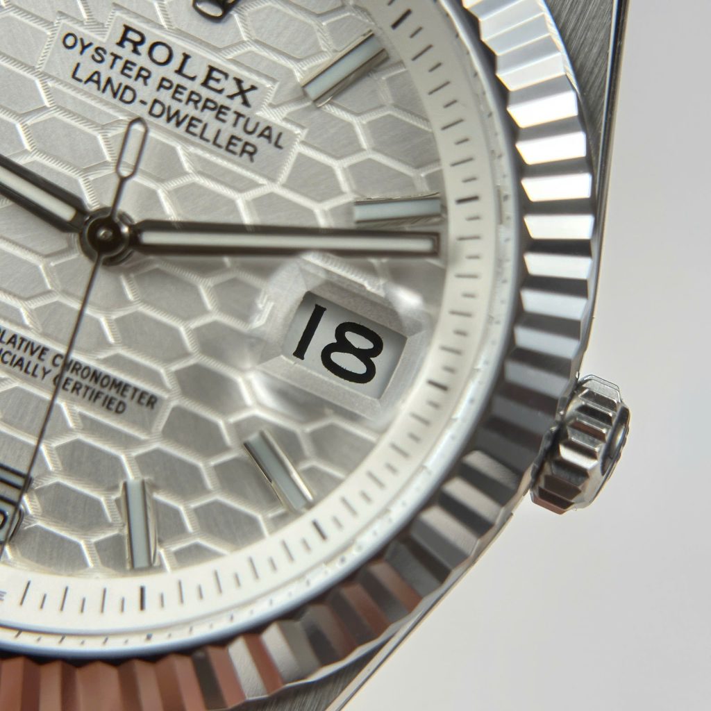 Đồng Hồ Rolex Land-Dweller 127334 Rep11 Mặt Trắng Hoạ Tiết Tổ Ong 40mm