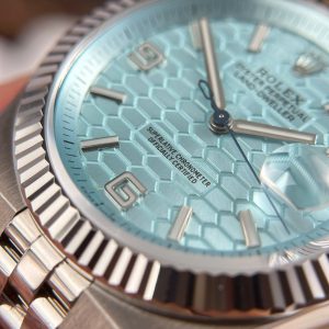 Đồng Hồ Rolex Land Dweller 127336 Chế Tác Mặt Xanh Băng Hoạ Tiết Tổ Ong 40mm