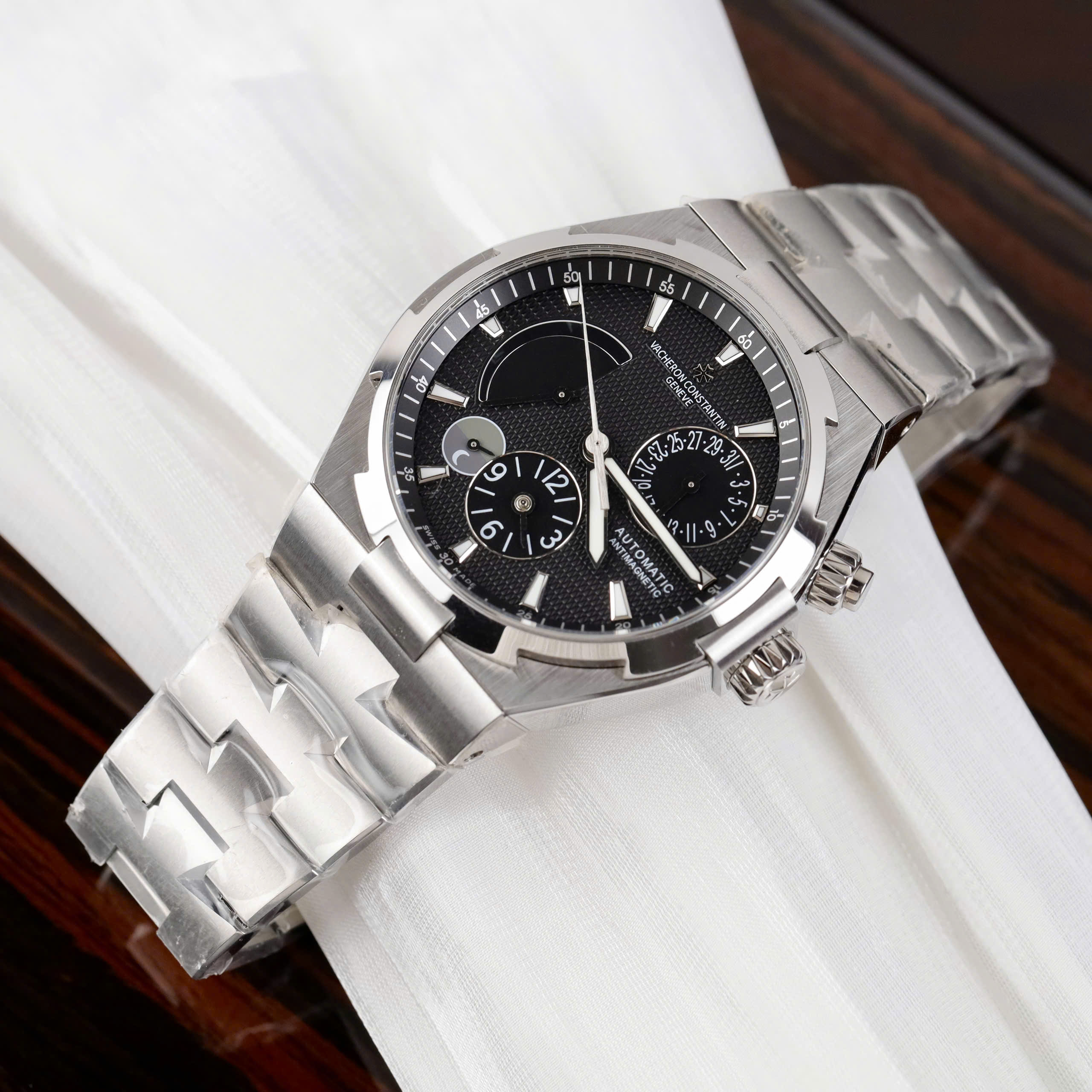 Đồng Hồ Vacheron Constantin Rep Cao Cấp Overseas Dual Time 47450 Nhà Máy 9F 42mm (2) Đồng Hồ Vacheron Constantin Rep Cao Cấp Overseas Dual Time 47450 Nhà Máy 9F 42mm