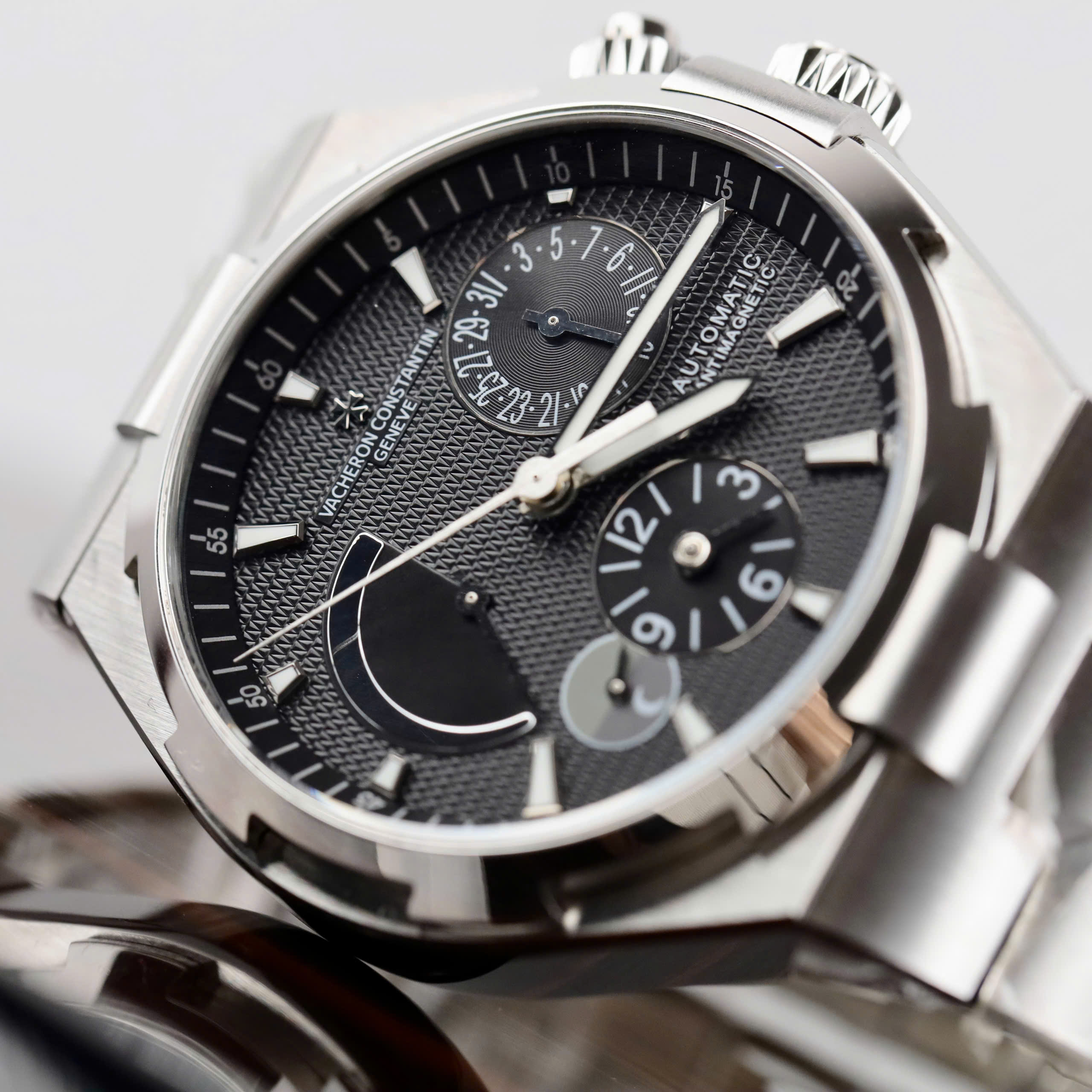 Đồng Hồ Vacheron Constantin Rep Cao Cấp Overseas Dual Time 47450 Nhà Máy 9F 42mm (4) Đồng Hồ Vacheron Constantin Rep Cao Cấp Overseas Dual Time 47450 Nhà Máy 9F 42mm