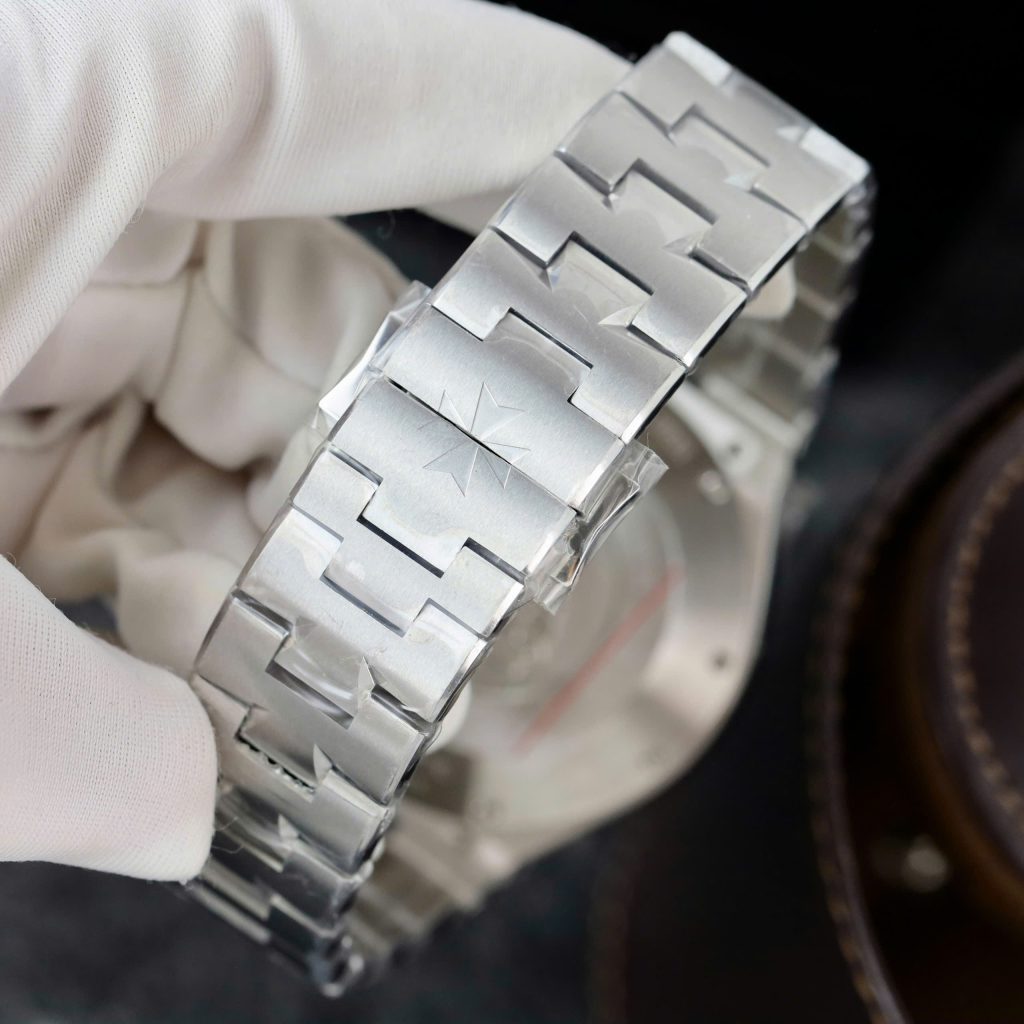 Đồng Hồ Vacheron Constantin Replica Overseas Dual Time 47450 Màu Trắng Nhà Máy 9F 42mm