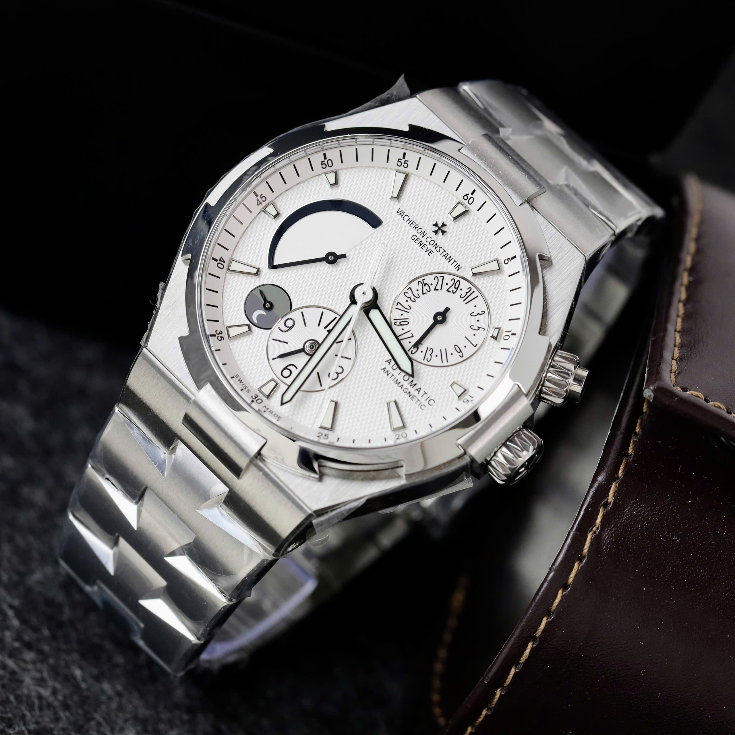 Đồng Hồ Vacheron Constantin Replica Overseas Dual Time 47450 Màu TrắngNhà Máy 9F 42mm (2) Đồng Hồ Vacheron Constantin Replica Overseas Dual Time 47450 Màu Trắng Nhà Máy 9F 42mm