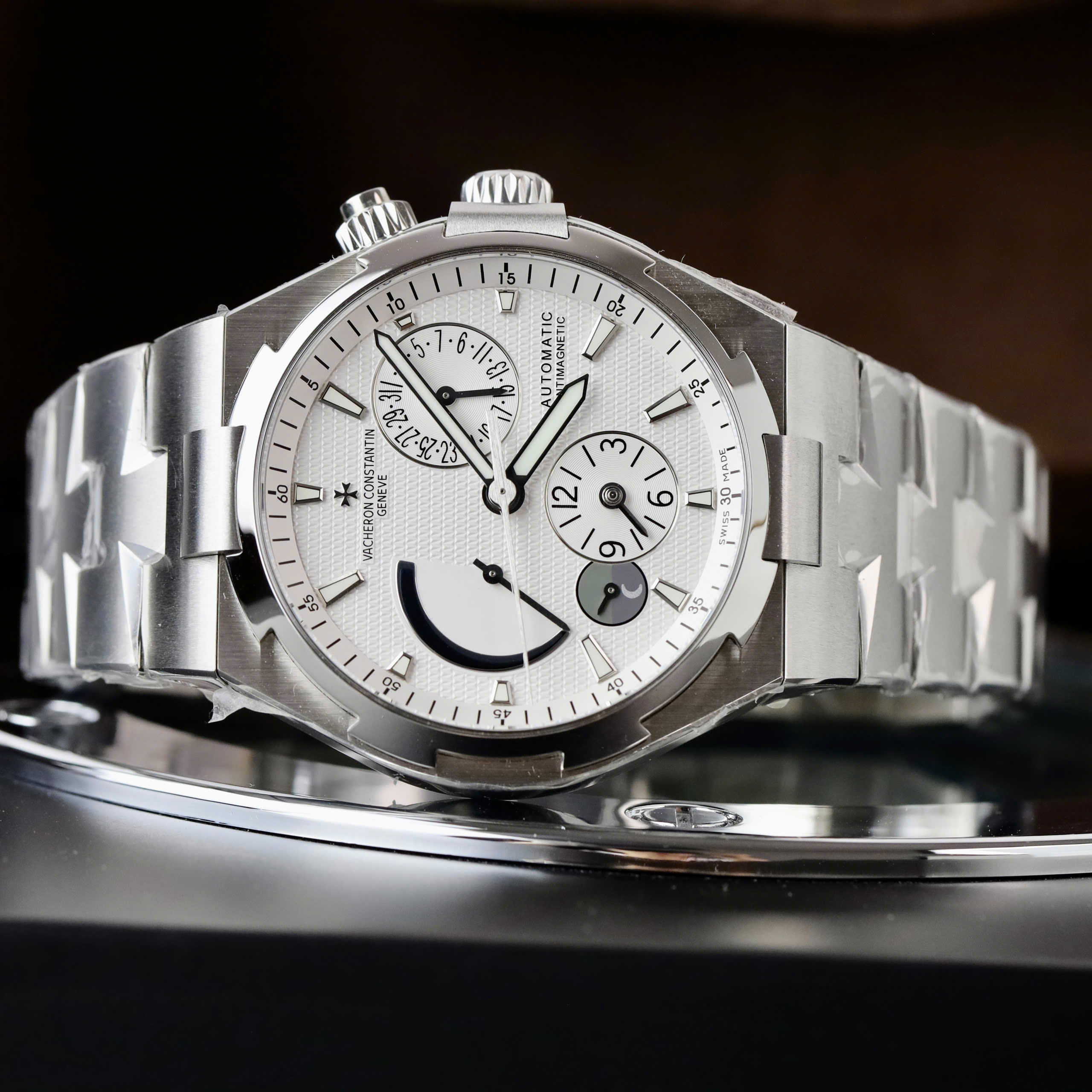 Đồng Hồ Vacheron Constantin Replica Overseas Dual Time 47450 Màu TrắngNhà Máy 9F 42mm (3) Đồng Hồ Vacheron Constantin Replica Overseas Dual Time 47450 Màu Trắng Nhà Máy 9F 42mm