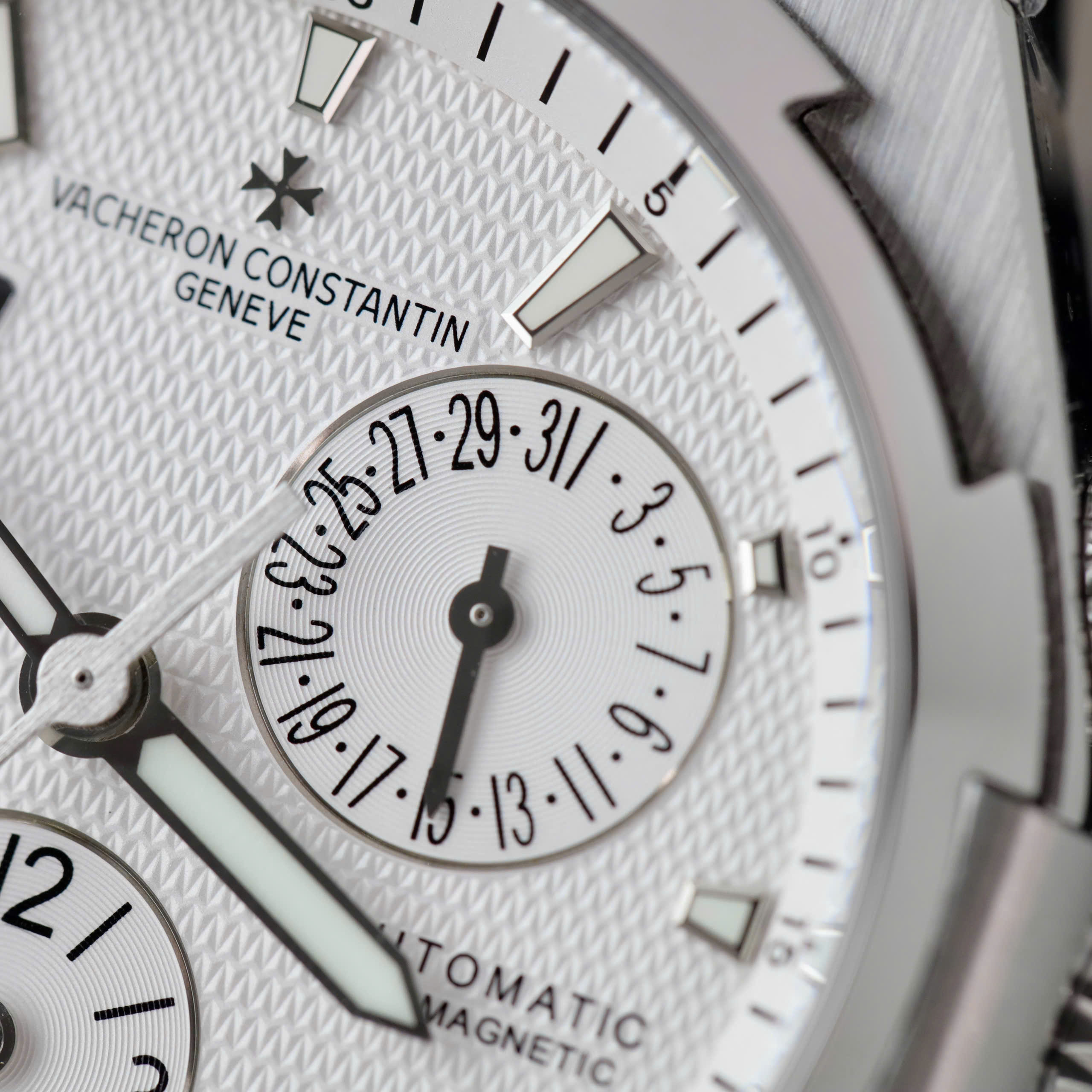 Đồng Hồ Vacheron Constantin Replica Overseas Dual Time 47450 Màu TrắngNhà Máy 9F 42mm (6) Đồng Hồ Vacheron Constantin Replica Overseas Dual Time 47450 Màu Trắng Nhà Máy 9F 42mm