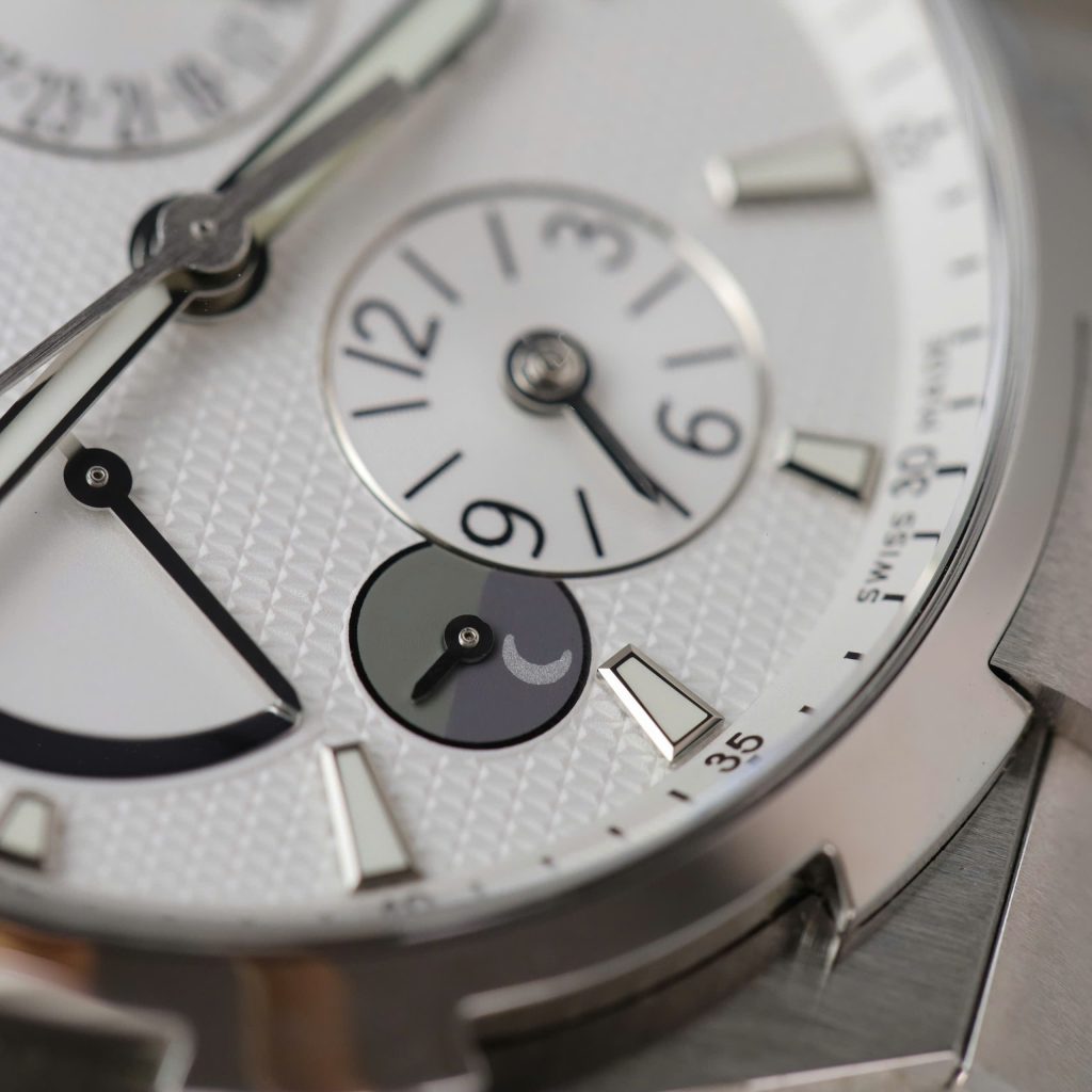 Đồng Hồ Vacheron Constantin Replica Overseas Dual Time 47450 Màu Trắng Nhà Máy 9F 42mm