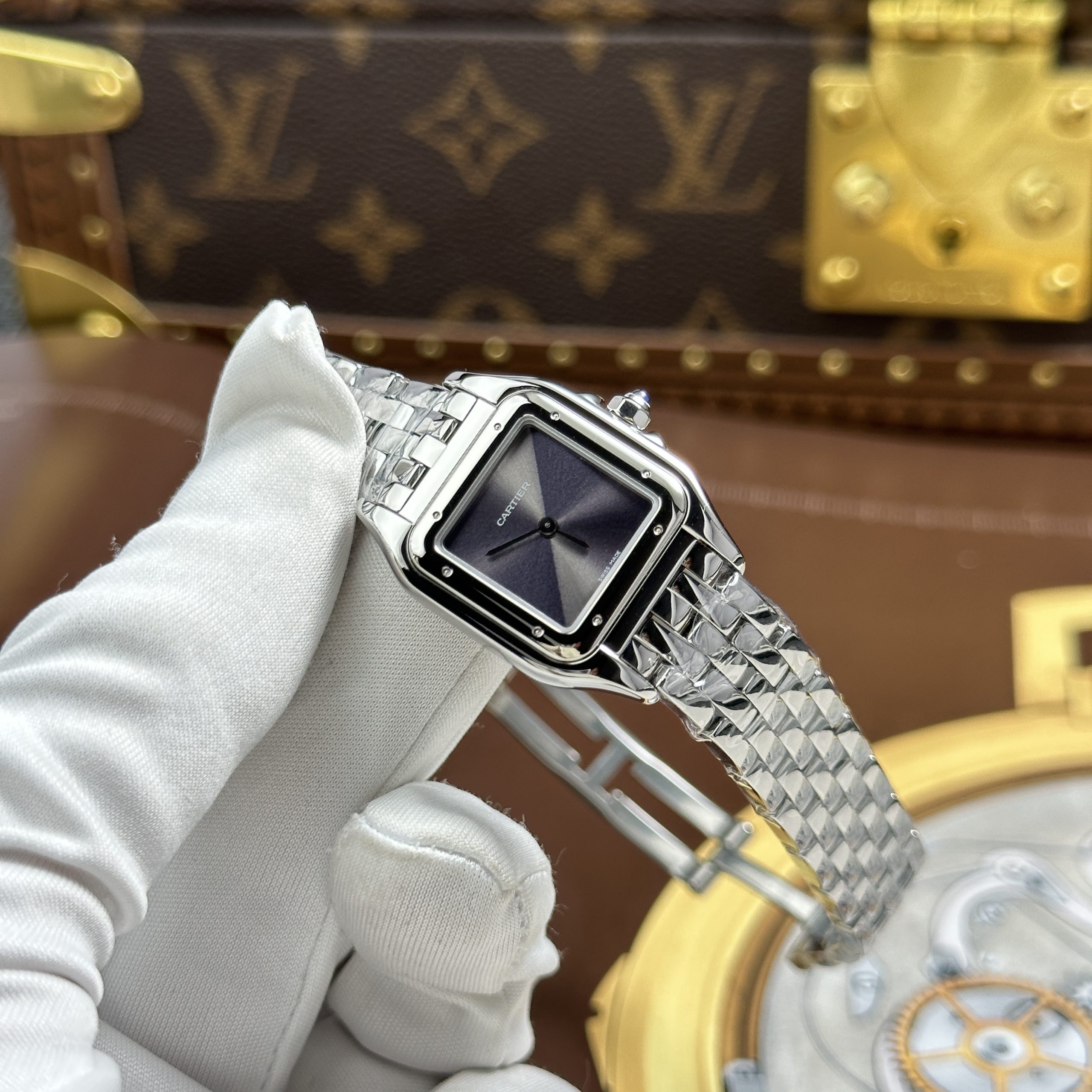 Đồng hồ Cartier Replica 11 Panthere Small Model Nữ Mặt Xám Máy Pin Thụy Sỹ 23x30mm (6) Đồng hồ Cartier Replica 11 Panthere Small Model Nữ Mặt Xám Máy Pin Thụy Sỹ 23x30mm
