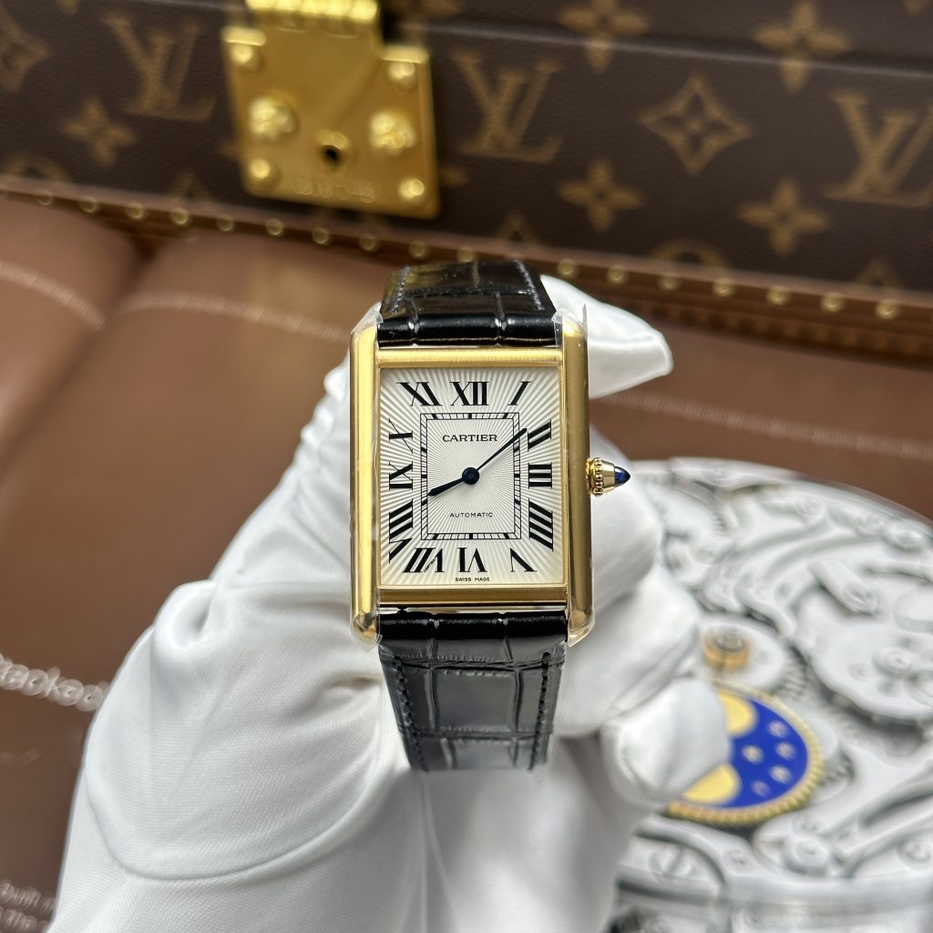 Đồng hồ Cartier Tank Louis Chế Tác 11 Mặt Trắng Dây Da Màu Đen 27.8×38.1mm