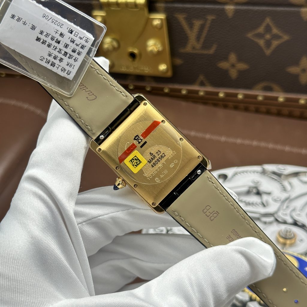 Đồng hồ Cartier Tank Louis Chế Tác 11 Mặt Trắng Dây Da Màu Đen 27.8×38.1mm