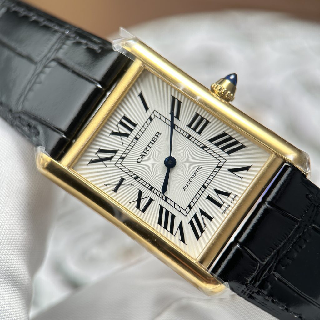 Đồng hồ Cartier Tank Louis Chế Tác 11 Mặt Trắng Dây Da Màu Đen 27.8×38.1mm