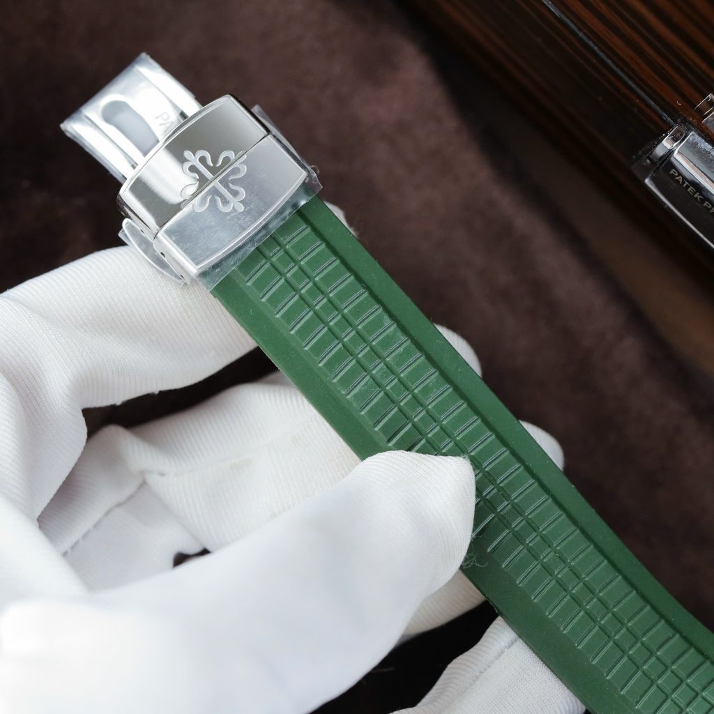Đồng hồ Patek Philippe Replica 11 Aquanaut 5968G Dây Cao Su Màu Xanh Kaki 42.2mm