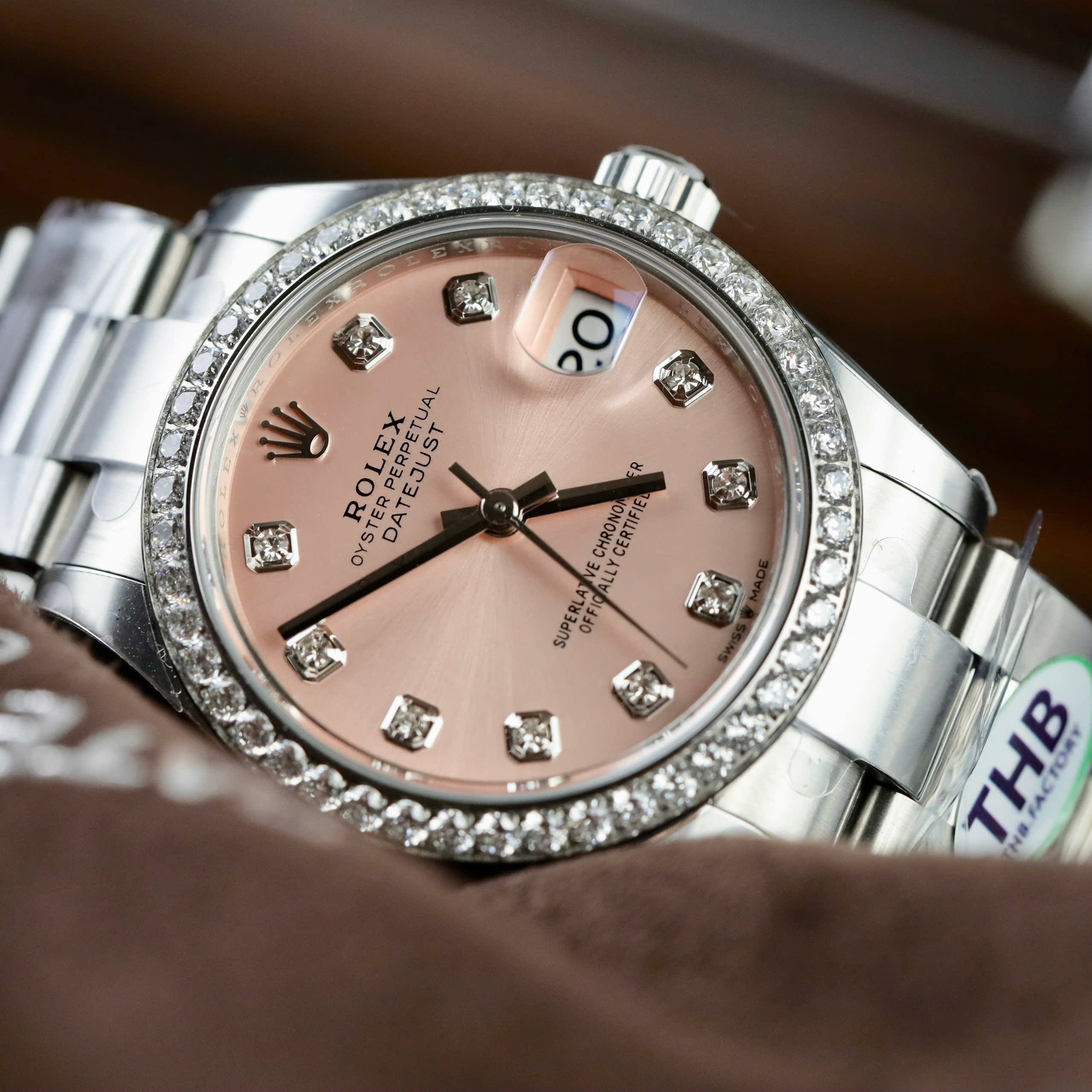 Đồng hồ Rolex DateJust Nữ Đính Đá Mặt Số Hồng Rep 11 Nhà Máy THB 31mm (3) Đồng hồ Rolex DateJust Nữ Đính Đá Mặt Số Hồng Rep 11 Nhà Máy THB 31mm