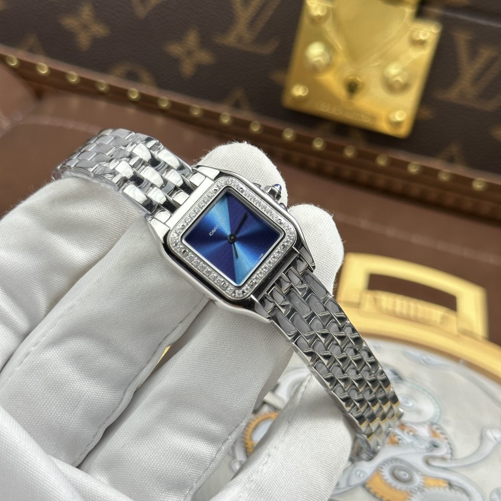 Đồng hồ nữ Cartier Panthere Small Model Rep 11 Mặt Xanh Dương Viền Đính Đá CZ 23x30mm
