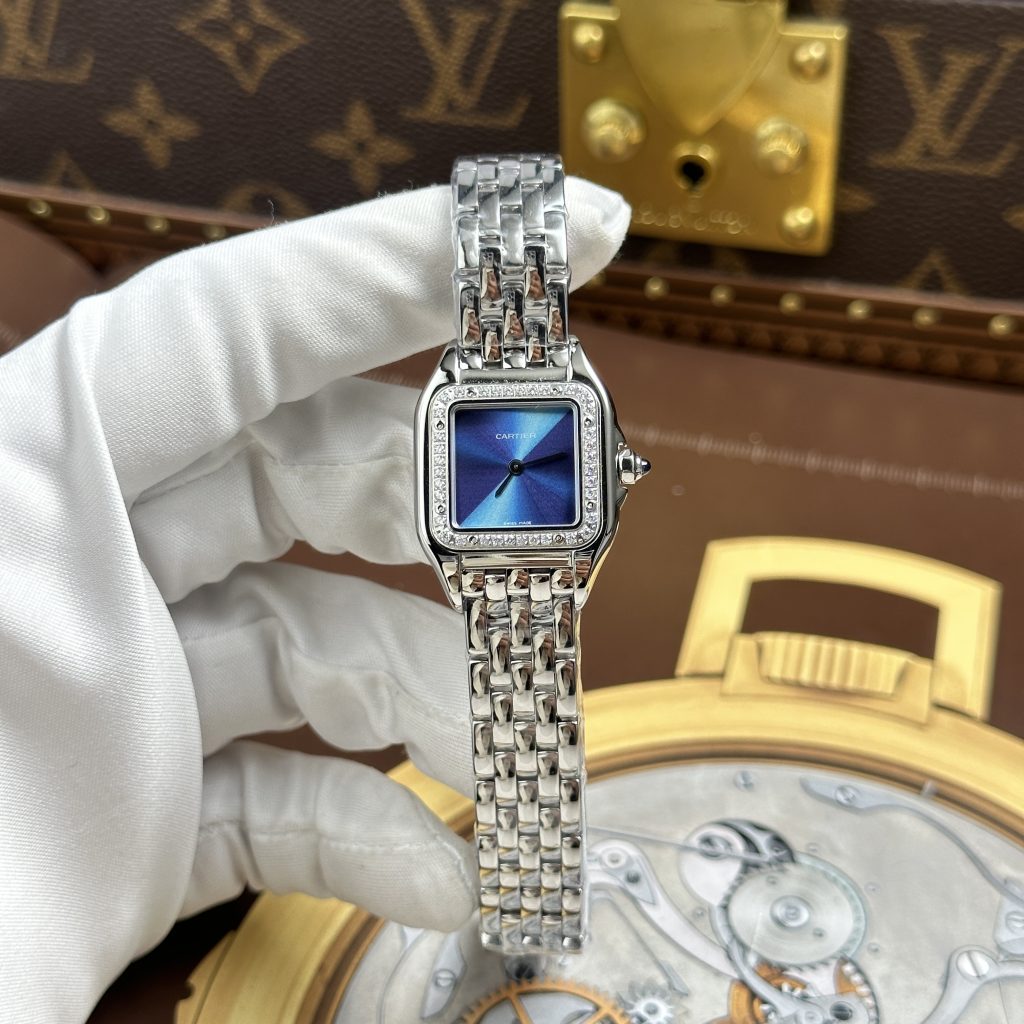 Đồng hồ nữ Cartier Panthere Small Model Rep 11 Mặt Xanh Dương Viền Đính Đá CZ 23x30mm