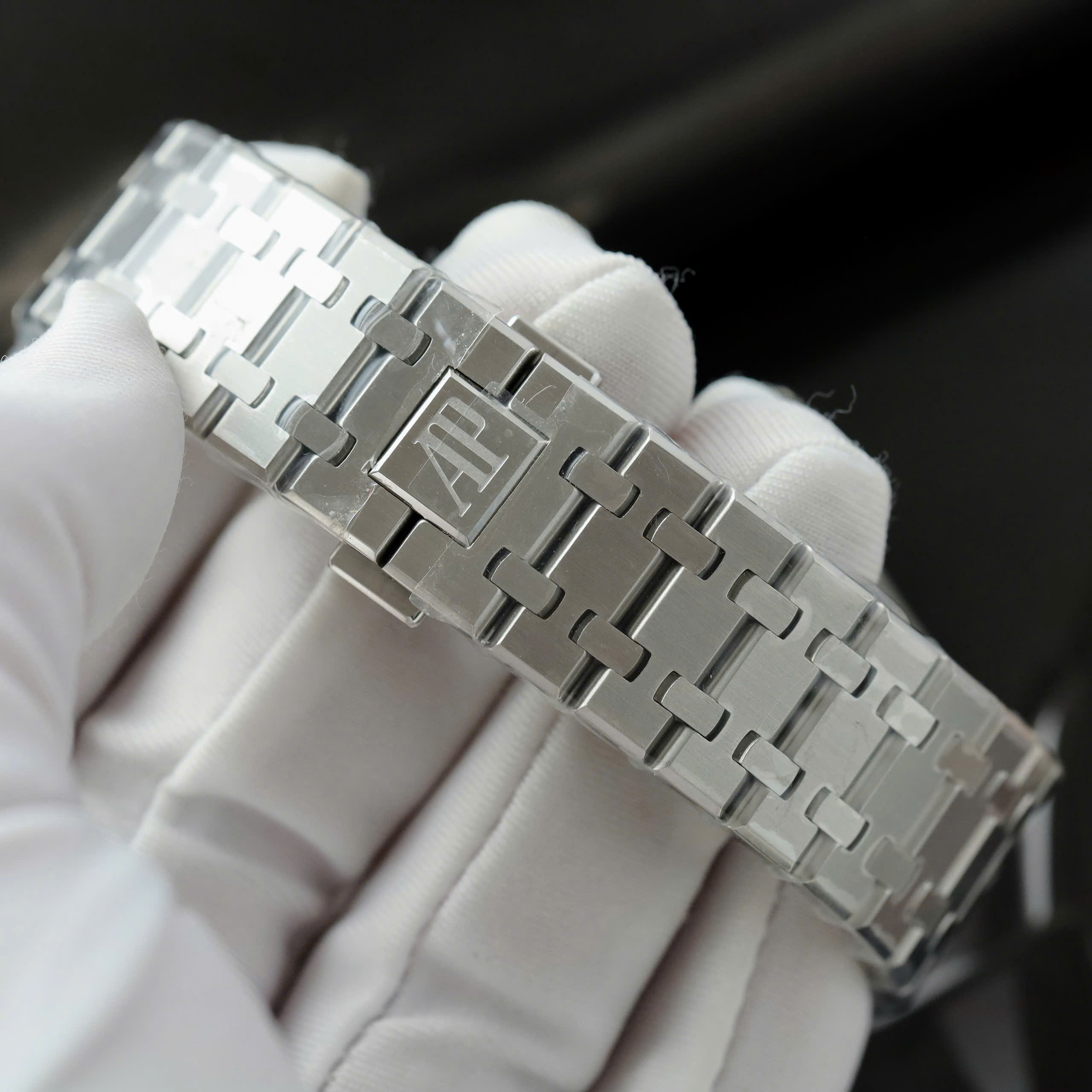 Đồng Hồ Audemars Piguet 26574 Replica Luxury Mặt Cá Hồi Dây Kim Loại Nhà Máy BBS 41mm (5) Đồng Hồ Audemars Piguet 26574 Replica Luxury Mặt Cá Hồi Dây Kim Loại Nhà Máy BBS 41mm