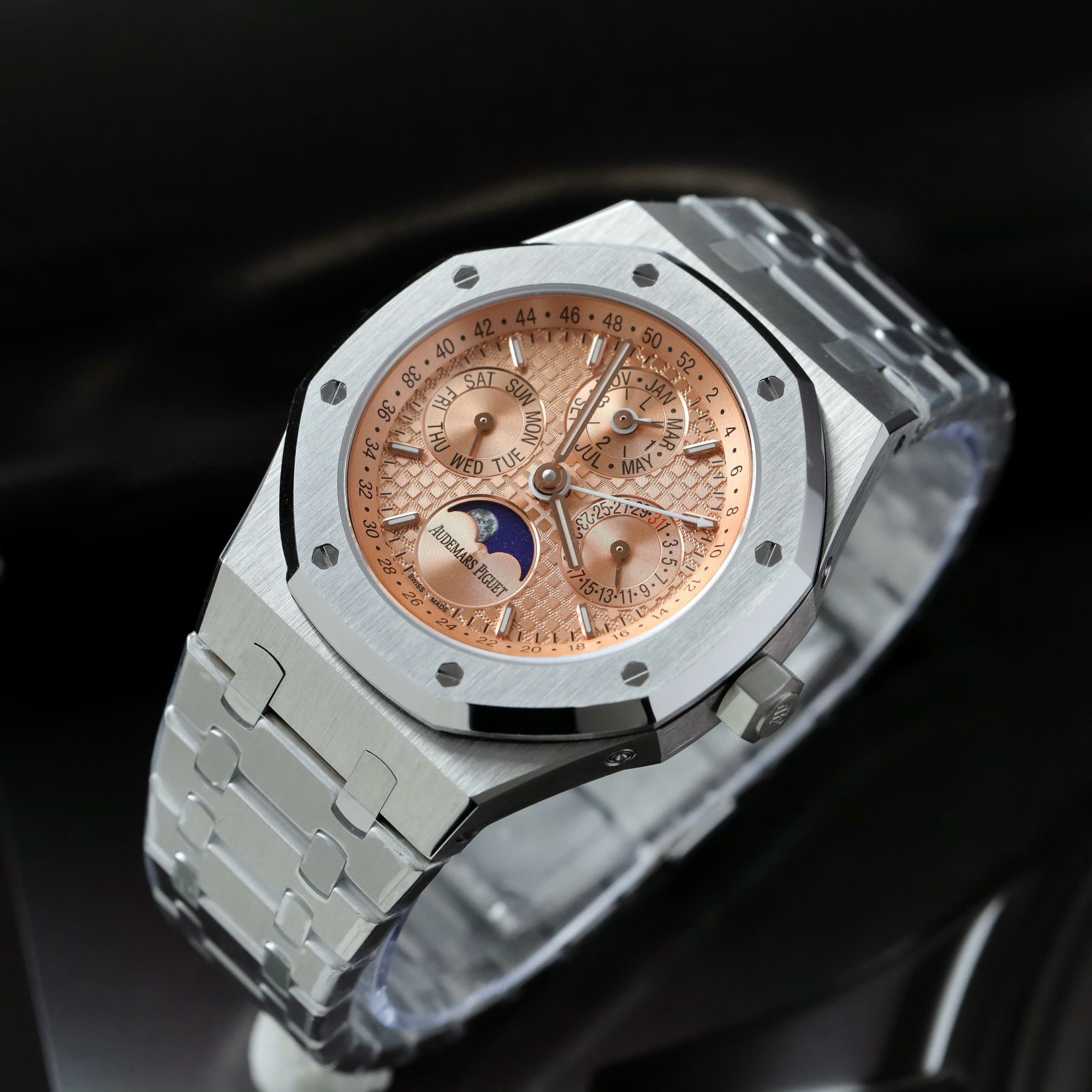 Đồng Hồ Audemars Piguet 26574 Replica Luxury Mặt Cá Hồi Dây Kim Loại Nhà Máy BBS 41mm (8) Đồng Hồ Audemars Piguet 26574 Replica Luxury Mặt Cá Hồi Dây Kim Loại Nhà Máy BBS 41mm