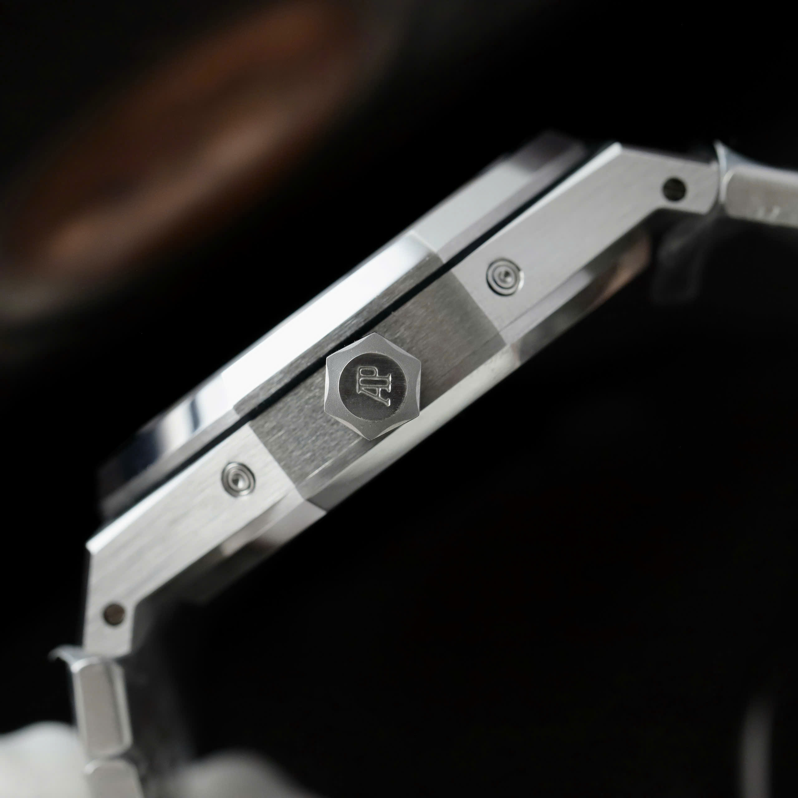 Đồng Hồ Audemars Piguet 26574 Replica Luxury Mặt Cá Hồi Dây Kim Loại Nhà Máy BBS 41mm (9) Đồng Hồ Audemars Piguet 26574 Replica Luxury Mặt Cá Hồi Dây Kim Loại Nhà Máy BBS 41mm