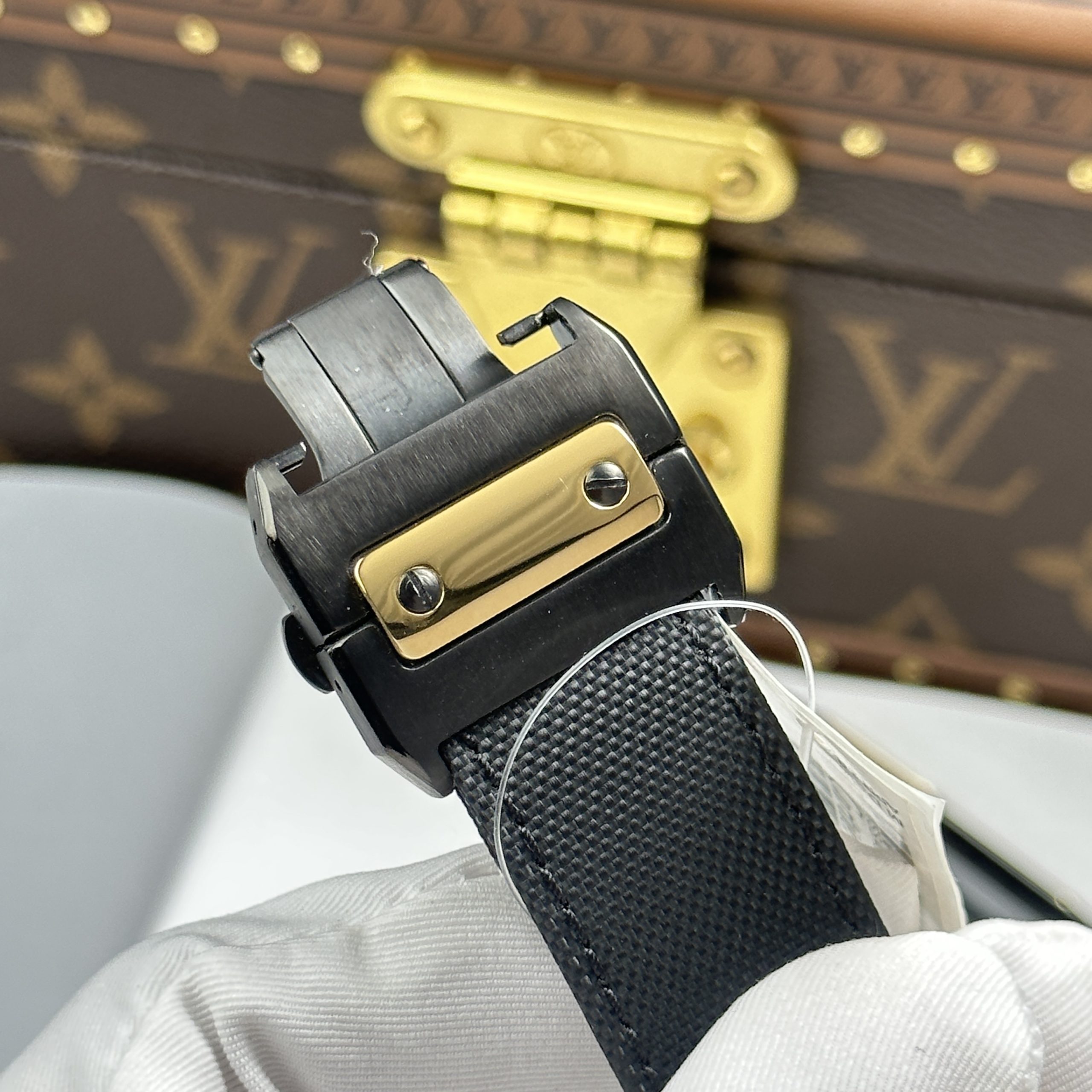 Đồng Hồ Cartier Santos 100 XL Black ADLC Chế Tác Mặt Đen Viền Vàng 41x51mm (2) Đồng Hồ Cartier Santos 100 XL Black ADLC Chế Tác Mặt Đen Viền Vàng 41x51mm