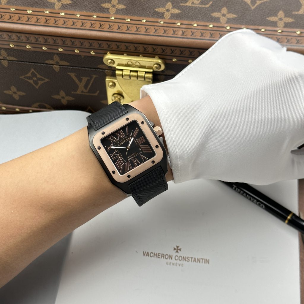Đồng Hồ Cartier Santos Fake Cao Cấp 100 XL Black ADLC Mặt Đen Viền Vàng Hồng 41x51mm