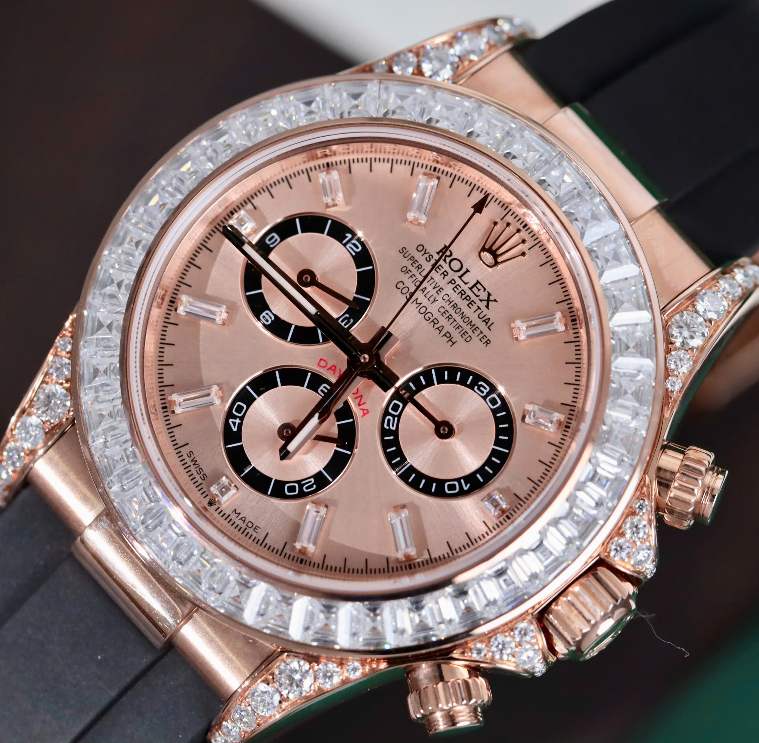 Đồng Hồ Rolex Daytona 126535TBR Chế Tác Bọc Vàng Đính Kim Cương Moissanite Baguette 40mm (10) Đồng Hồ Rolex Daytona 126535TBR Chế Tác Bọc Vàng Đính Kim Cương Moissanite Baguette 40mm