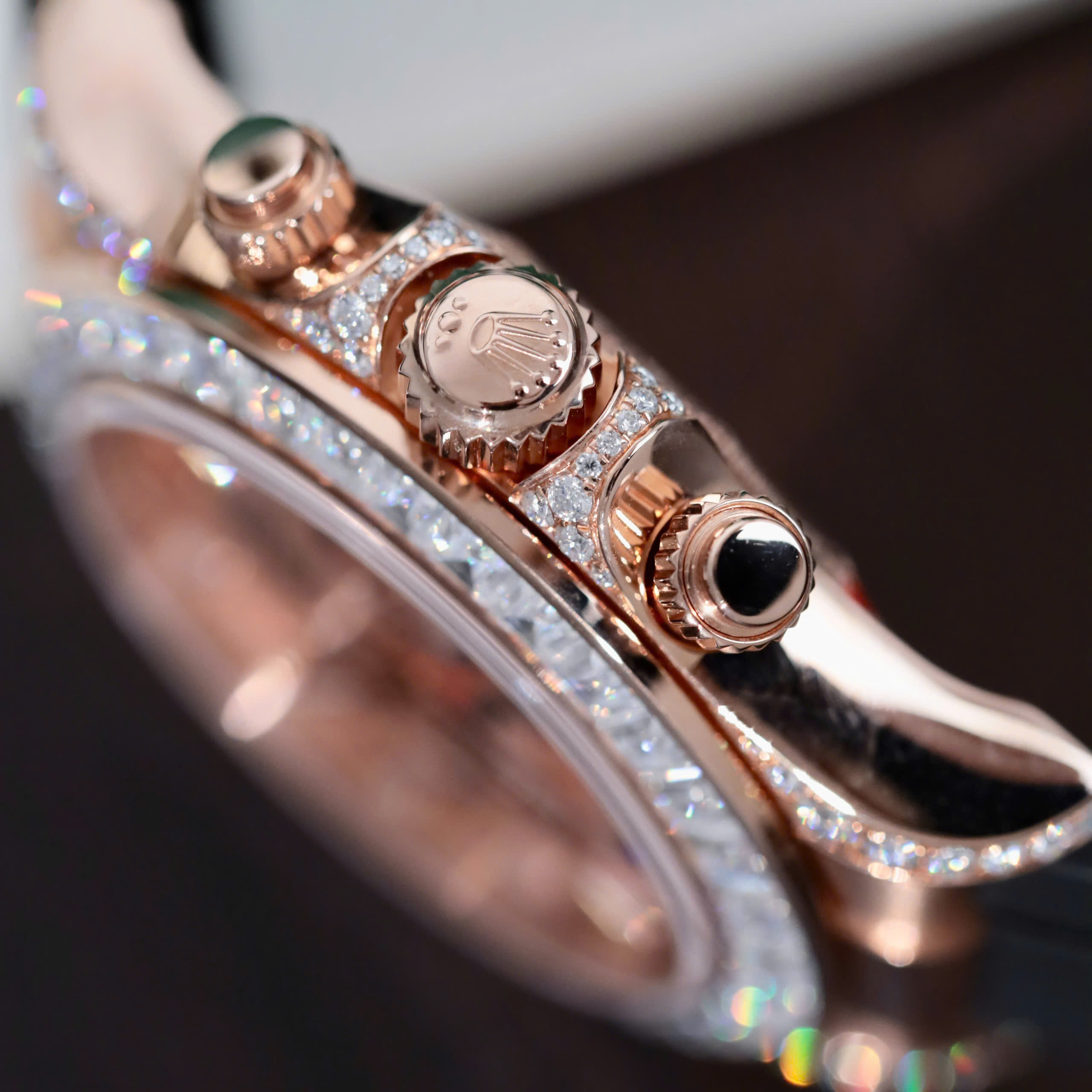 Đồng Hồ Rolex Daytona 126535TBR Chế Tác Bọc Vàng Đính Kim Cương Moissanite Baguette 40mm (4) Đồng Hồ Rolex Daytona 126535TBR Chế Tác Bọc Vàng Đính Kim Cương Moissanite Baguette 40mm