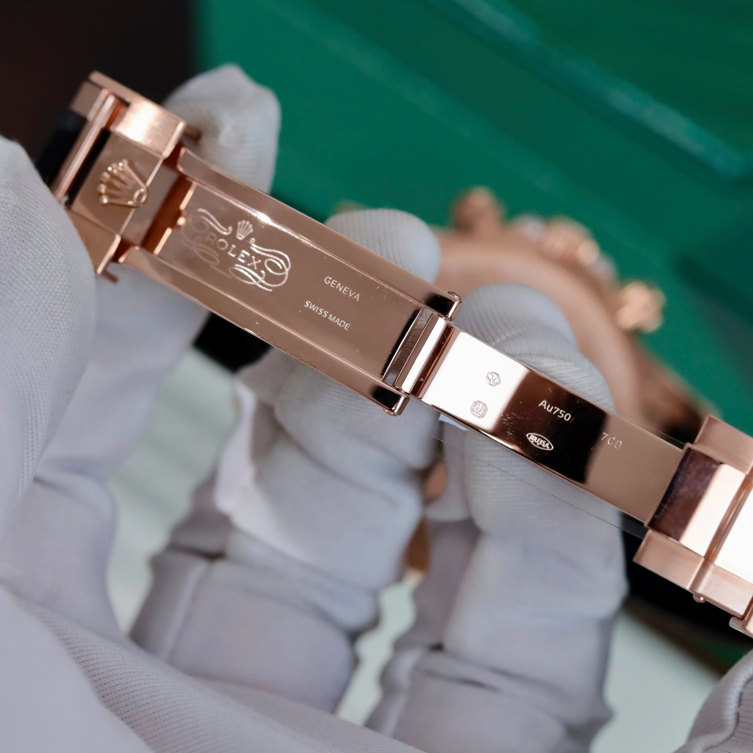 Đồng Hồ Rolex Daytona 126535TBR Chế Tác Bọc Vàng Đính Kim Cương Moissanite Baguette 40mm (5) Đồng Hồ Rolex Daytona 126535TBR Chế Tác Bọc Vàng Đính Kim Cương Moissanite Baguette 40mm